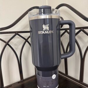 NWT Stanley x Elf 40 oz Quencher with Handle